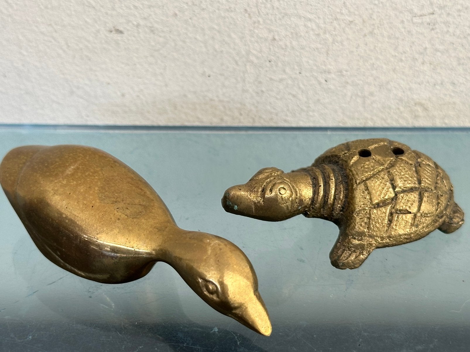 Oosters koper beeldjes Schildpad en Eend 5/7 cm L, Ophalen of Verzenden, Gebruikt