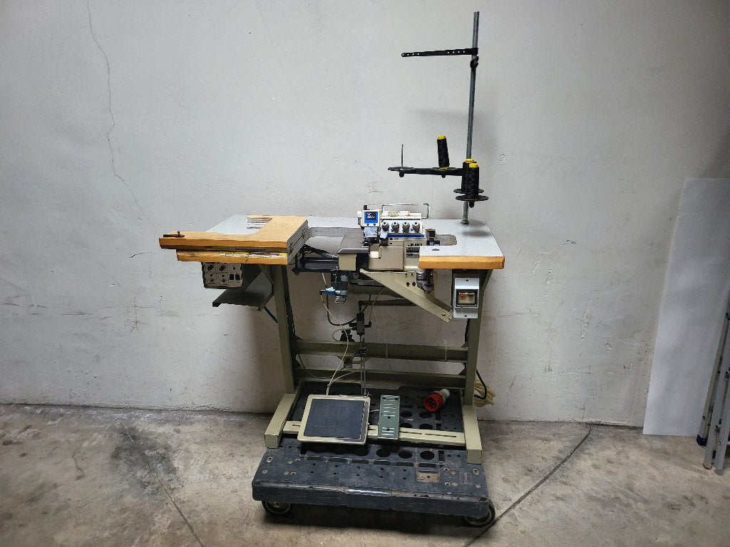 Overlockmachine-JUKI MO-2516 4-draads TO16 naaimachine- 380v, Overige merken, Gebruikt, Ophalen of Verzenden, Lockmachine