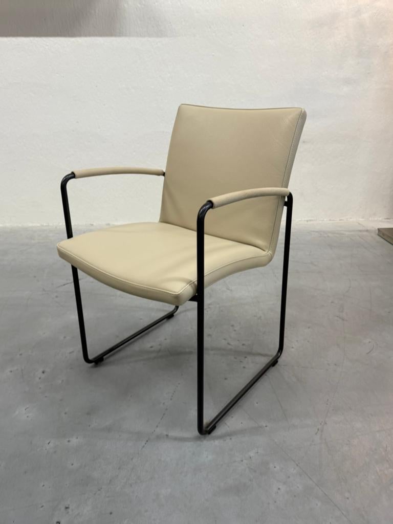(1) Nieuw Leolux Talos eetkamerstoel off white design stoel