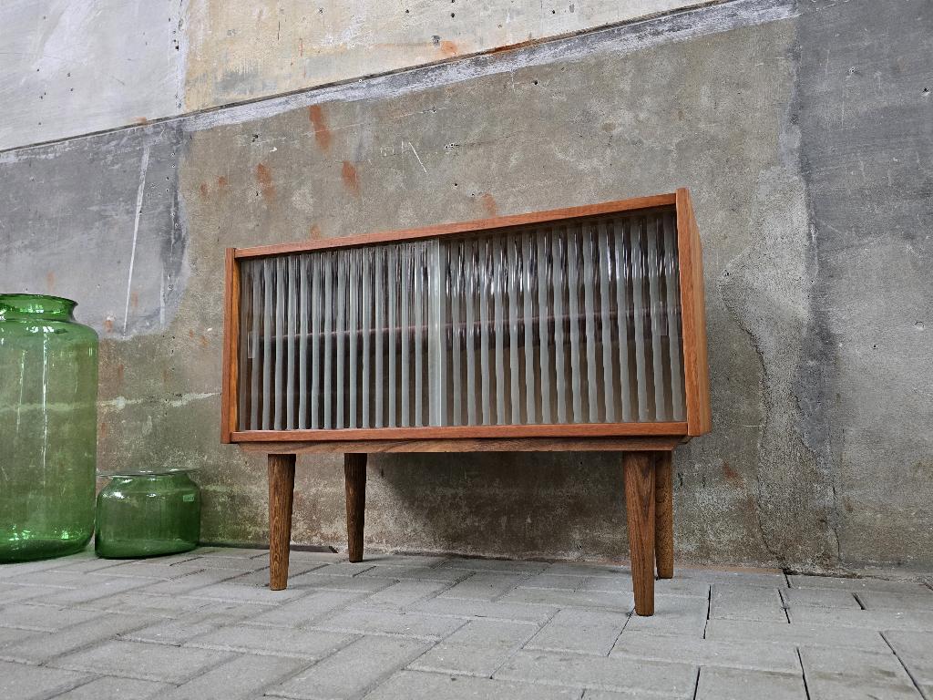 Klein Deens Design Dressoir | Vintage Teak Lage Kast Glas, Grenenhout, 25 tot 50 cm, Mid Century Deens Design Vintage Retro Scandinavisch Modern