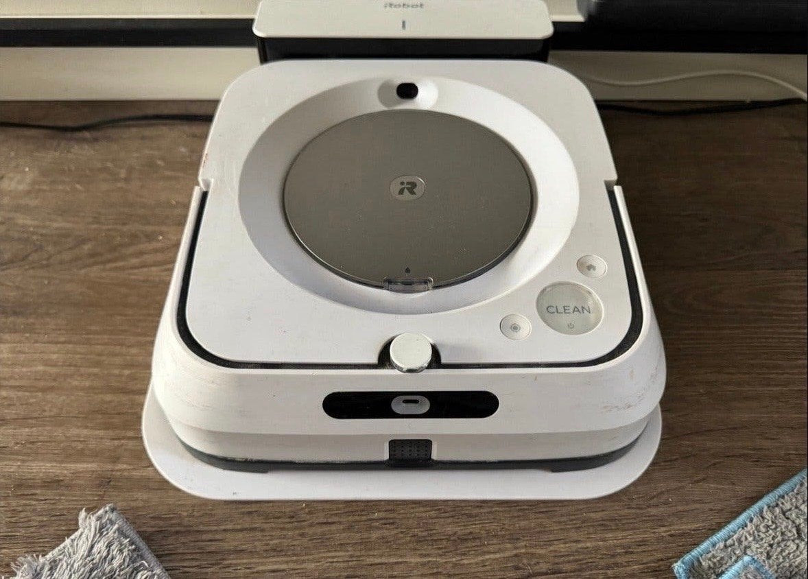 iRobot Braava Jet M6 Dweilrobot met accessoires, Gebruikt, IRobot, Inclusief accessoires, Ophalen of Verzenden