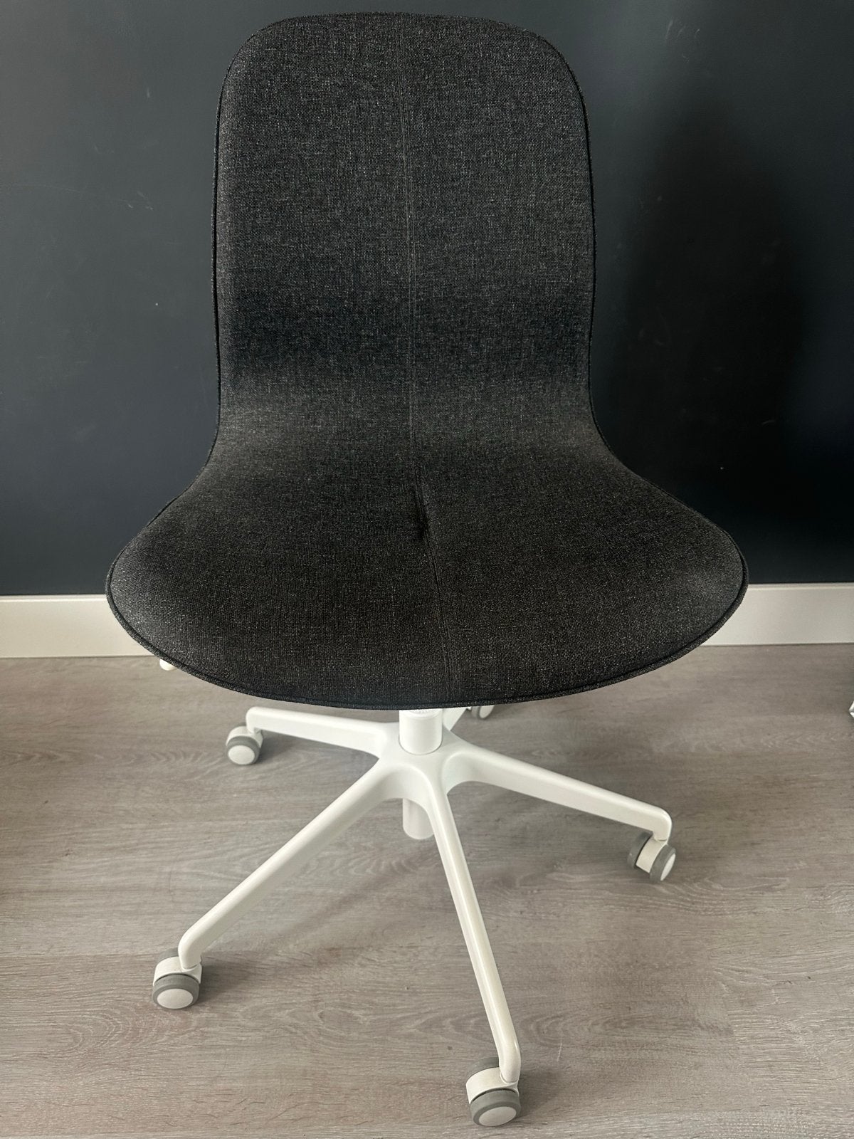 Ikea Langfjall Bureaustoel - Donkergrijs met wit onderstel, Ophalen, Zo goed als nieuw, Grijs, Bureaustoel