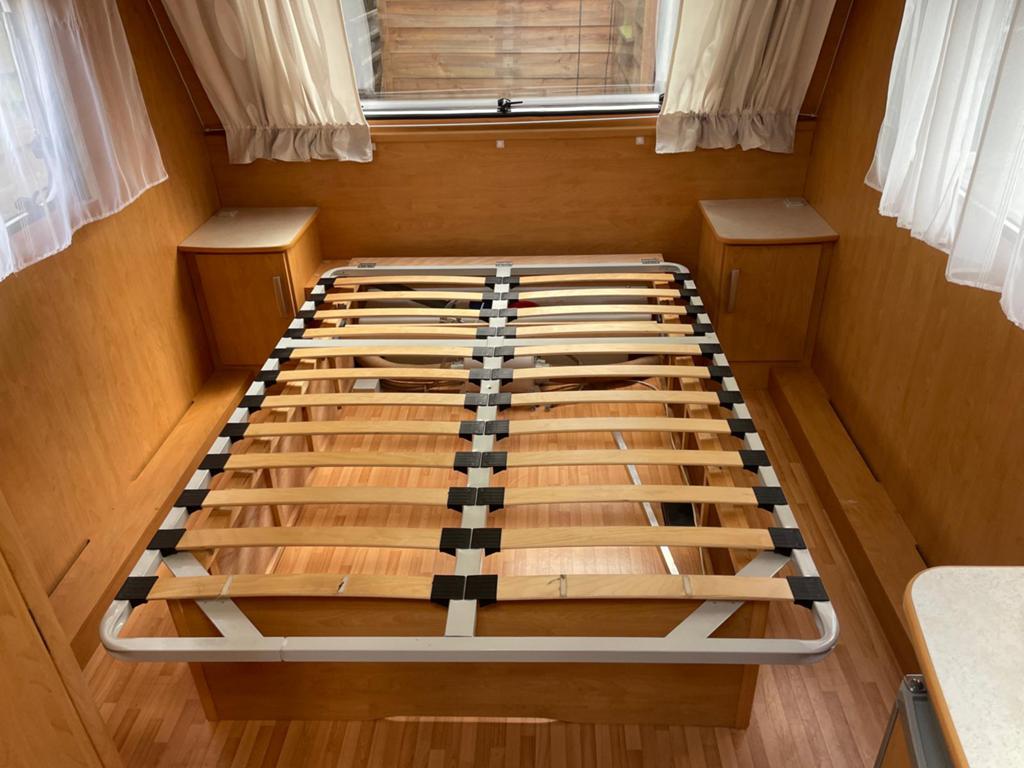 Bedframe 2 pers voor caravan of camper, Ophalen, Zo goed als nieuw