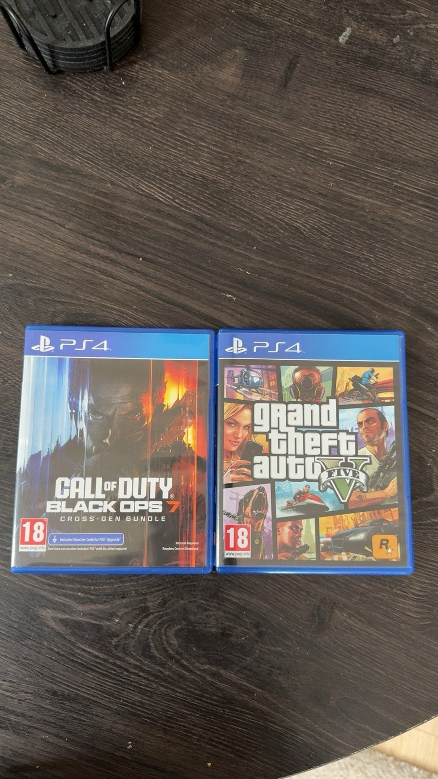 Call of Duty Black Ops 7 & Grand Theft Auto V PS4, Online, Vanaf 18 jaar, Zo goed als nieuw, 3 spelers of meer