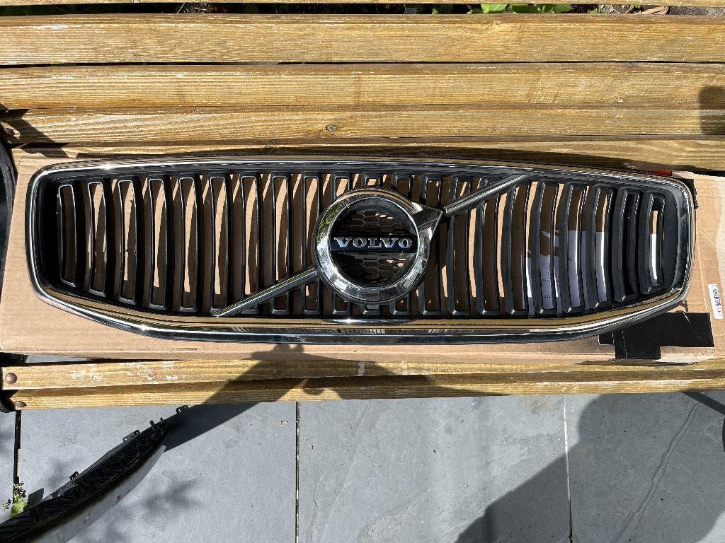 volvo v60 grill (2018-2026), Gebruikt, Voor, Ophalen of Verzenden, Volvo