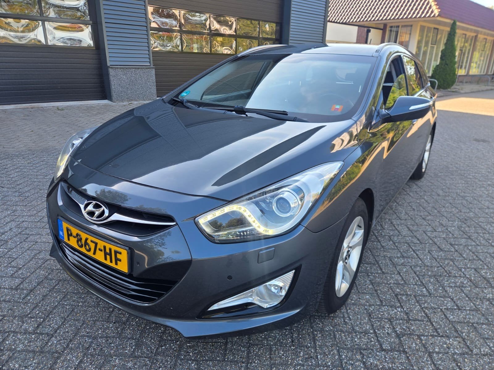 Hyundai i40 1.6 GDI Stationwagon 2012 Grijs, Metallic lak, 4 cilinders, Handgeschakeld, 600 kg