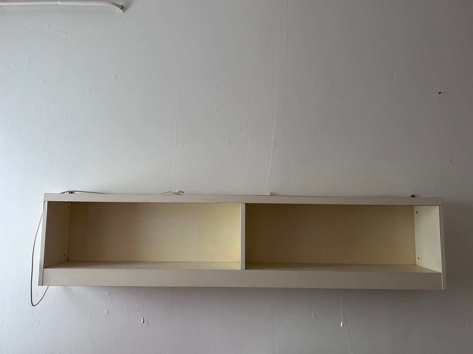 Gratis Wand opbergkastje met verlichting voor bed of bureau, Ophalen, Gebruikt