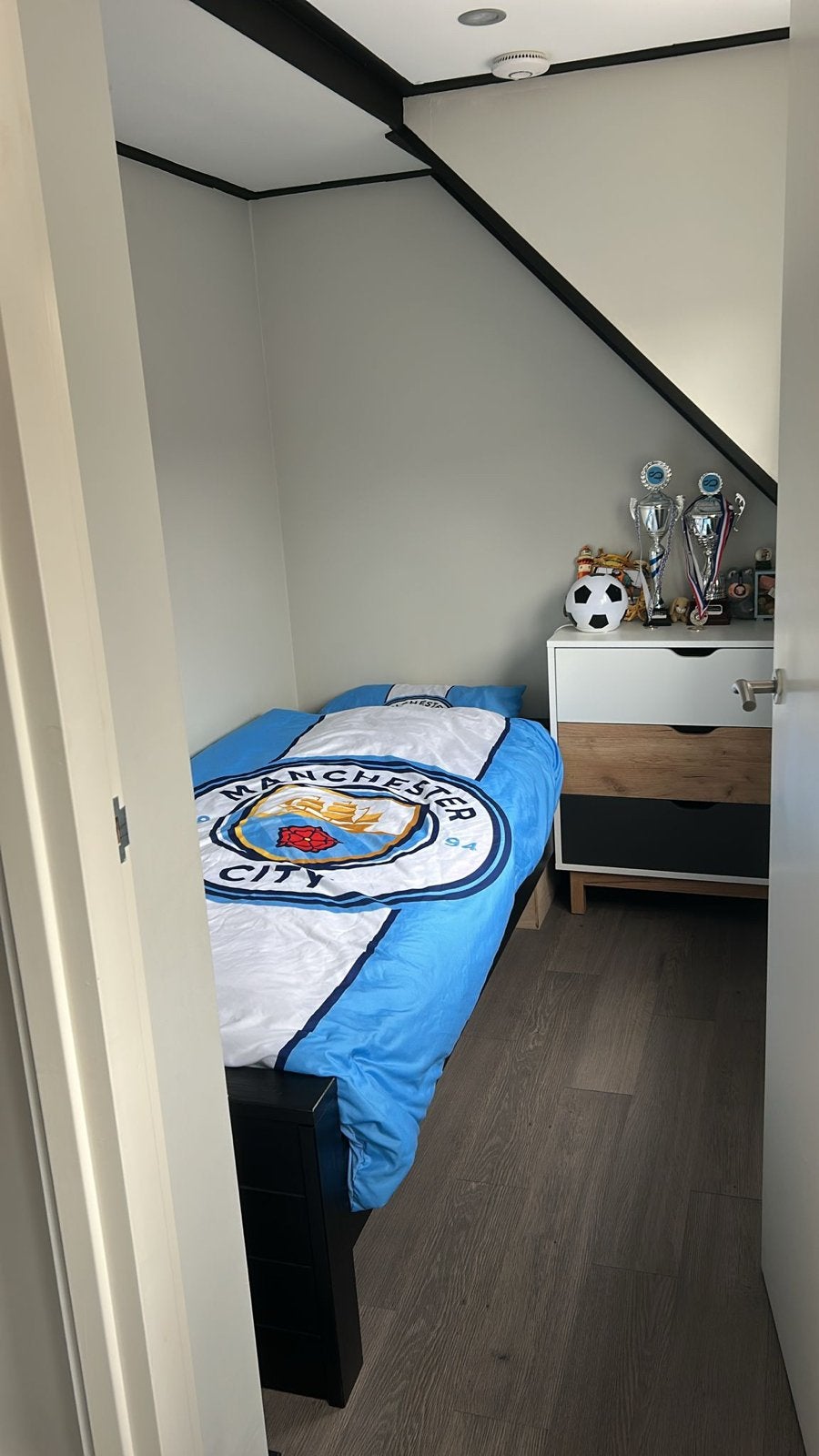 Woood bed Dennis - Eenpersoonsbed van hout, Huis en Inrichting, Slaapkamer | Bedden, Ophalen, Gebruikt, 90 cm, Eenpersoons