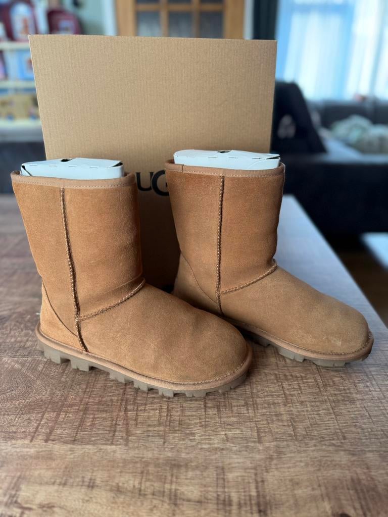 Ugg essential laars maat 38, Ophalen, Hoge laarzen, Bruin, Nieuw