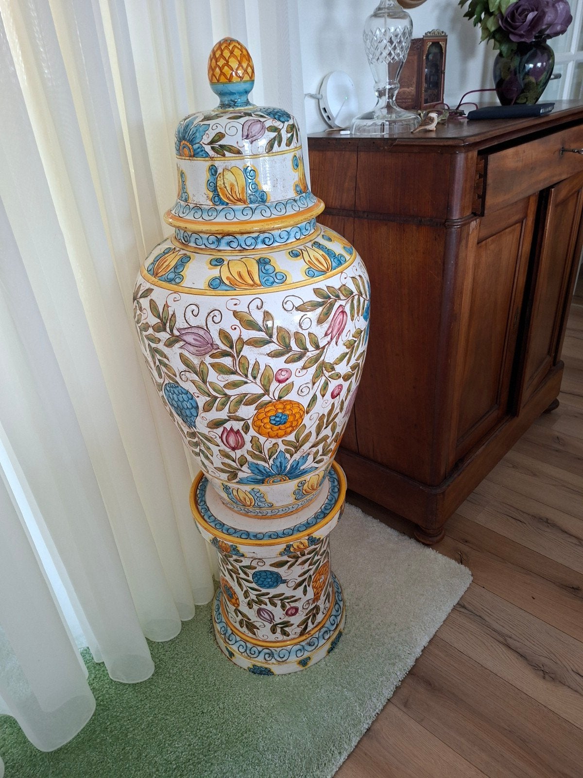 Grote polychrome Deruta aardewerken vaas op voet, Italië, Antiek en Kunst, Antiek | Vazen, Ophalen of Verzenden