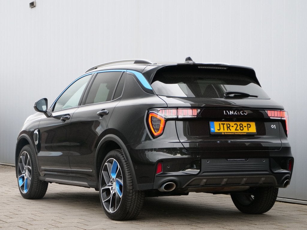 Lynk & Co 01 1.5 Plugin Hybrid 261pk Automaat Apple Carplay, Auto's, Lynk & Co, Stof, 1800 kg, Zwart, Plug-in hybride