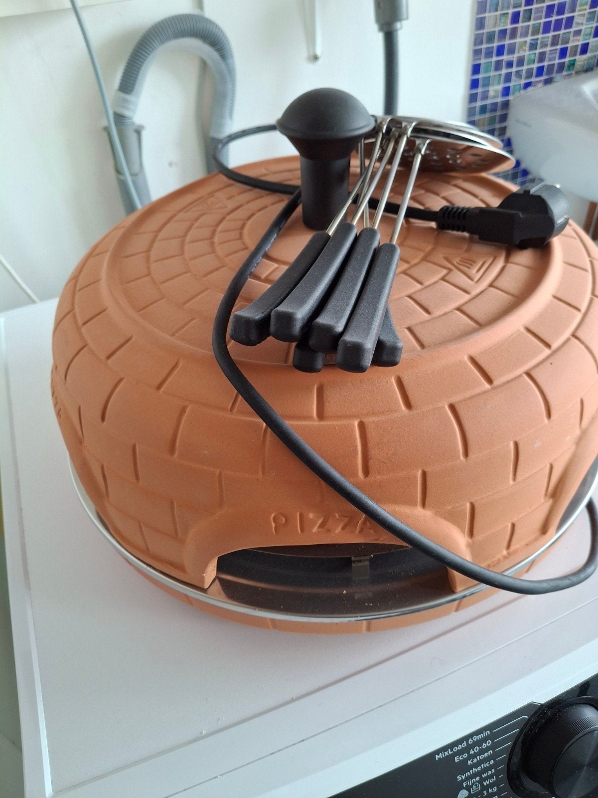 Elektrische Pizza Oven met Terracotta Koepel Pizzarette, Witgoed en Apparatuur, Gourmetstellen, Ophalen, Zo goed als nieuw, 4 t/m 7 personen