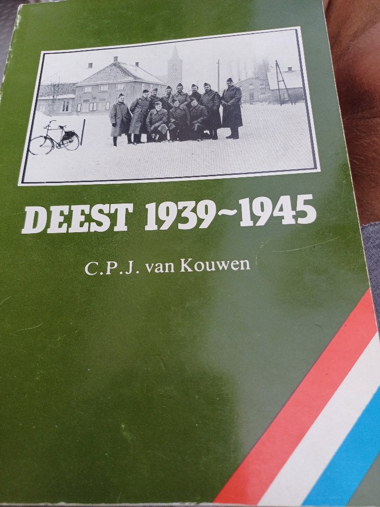 DEEST 1939-1945, Ophalen of Verzenden, Zo goed als nieuw