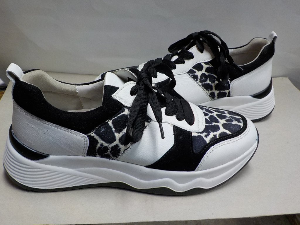 Zwart- witte Gabor sneakers maat 38, Joachim-Gabor-Platz 1, 83024 Rosenheim, Germany, Zwart, Ophalen of Verzenden, Info@gabor.de