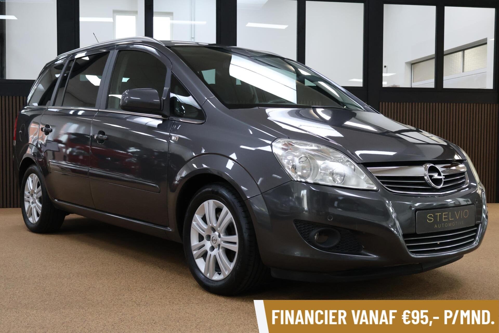 Opel Zafira 2.2i 16V Cosmo 150 PK | 7-PERS. | 106.417 KM!, Voorwielaandrijving, Zwart, 4 cilinders, 150 pk