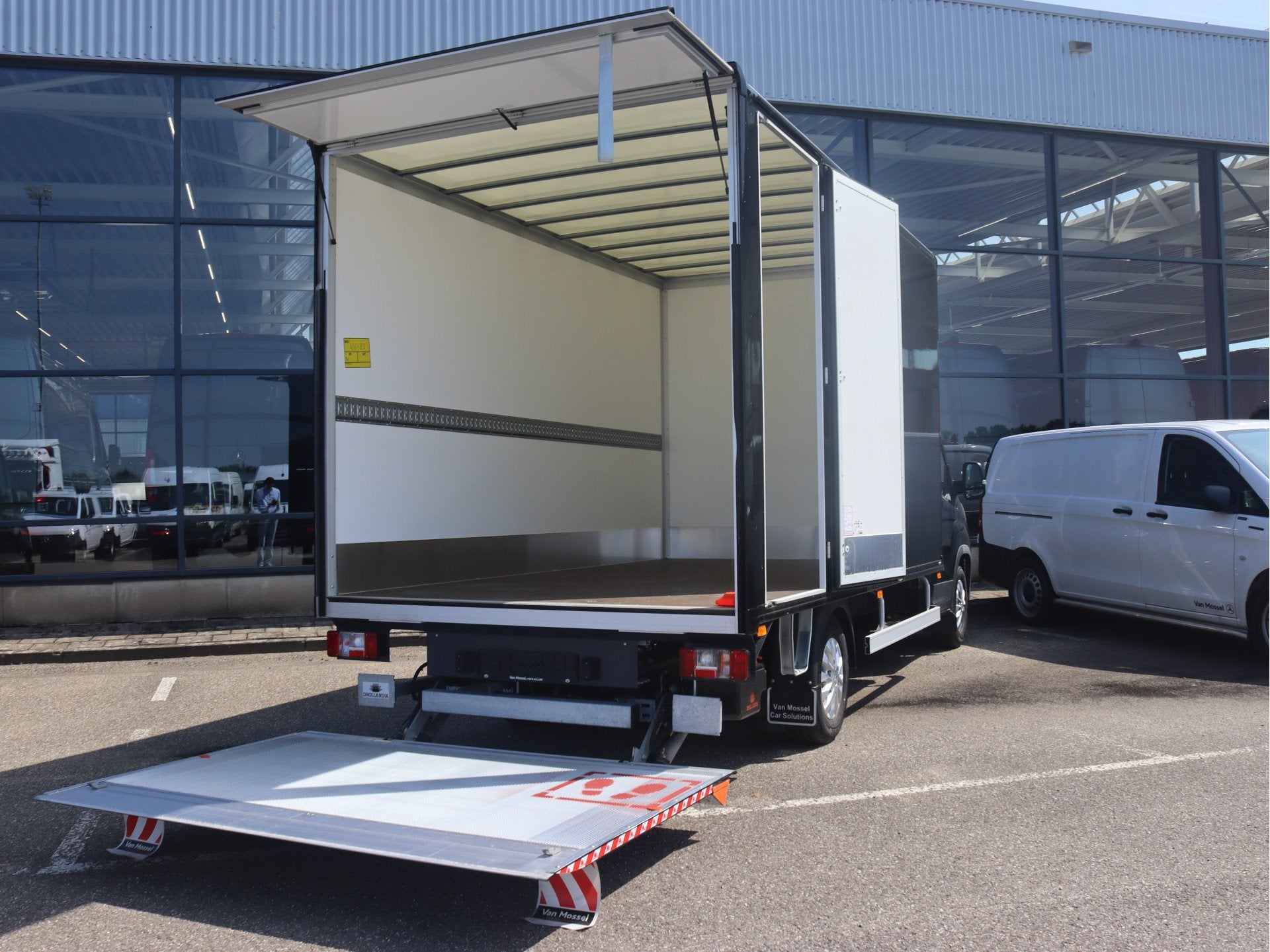Maxus eDeliver 9 L4 Business DEAL 65 kWh | BAK+KLEP/AIRCO/CA, Stof, Gebruikt, Zwart, Met garantie (alle)