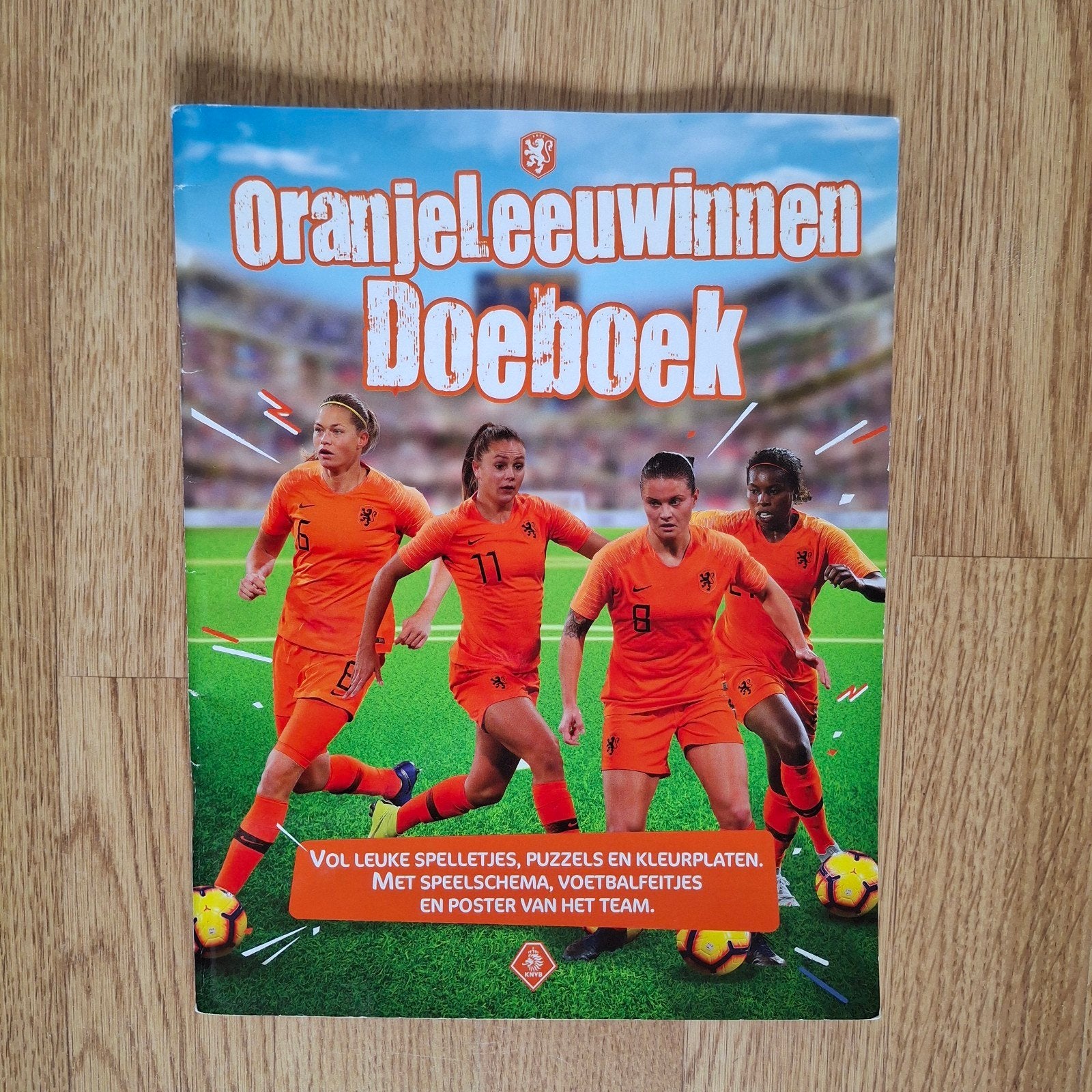 Oranje Leeuwinnen Doeboek 2019, Ophalen of Verzenden, Gebruikt, Overige binnenlandse clubs, Boek of Tijdschrift