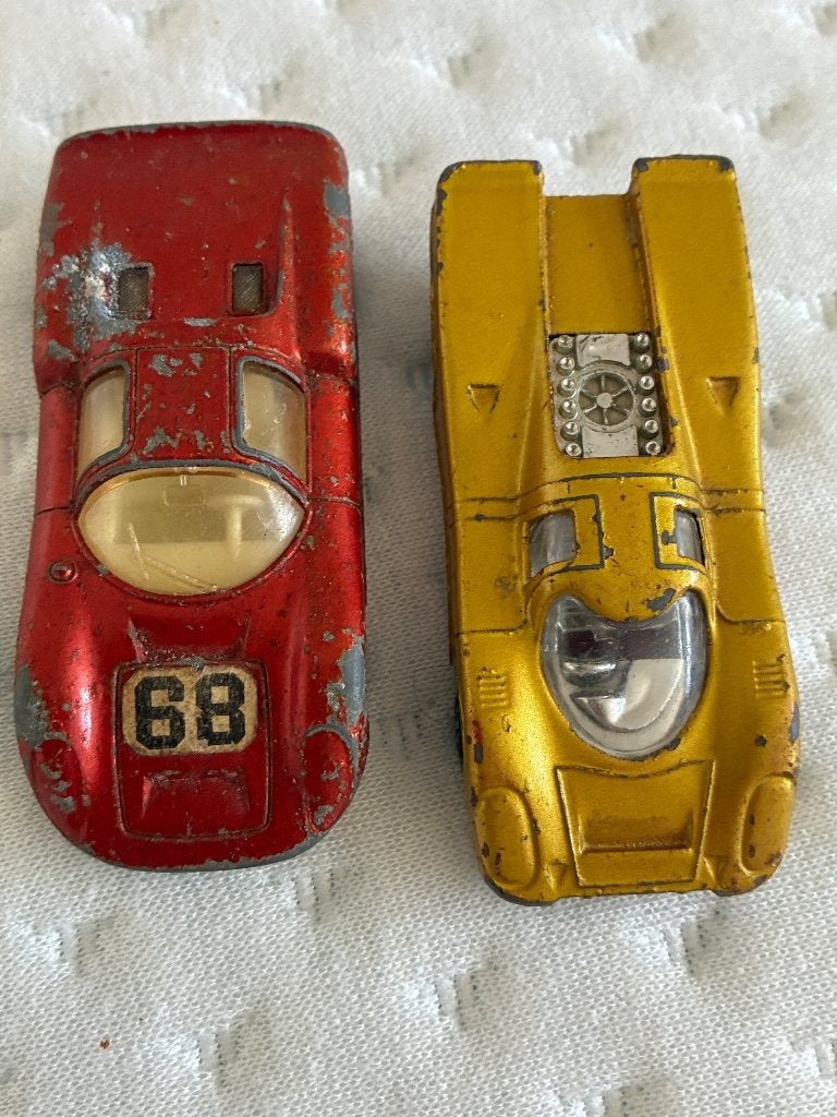 Twee oude speelgoed auto’s, Ophalen, Gebruikt