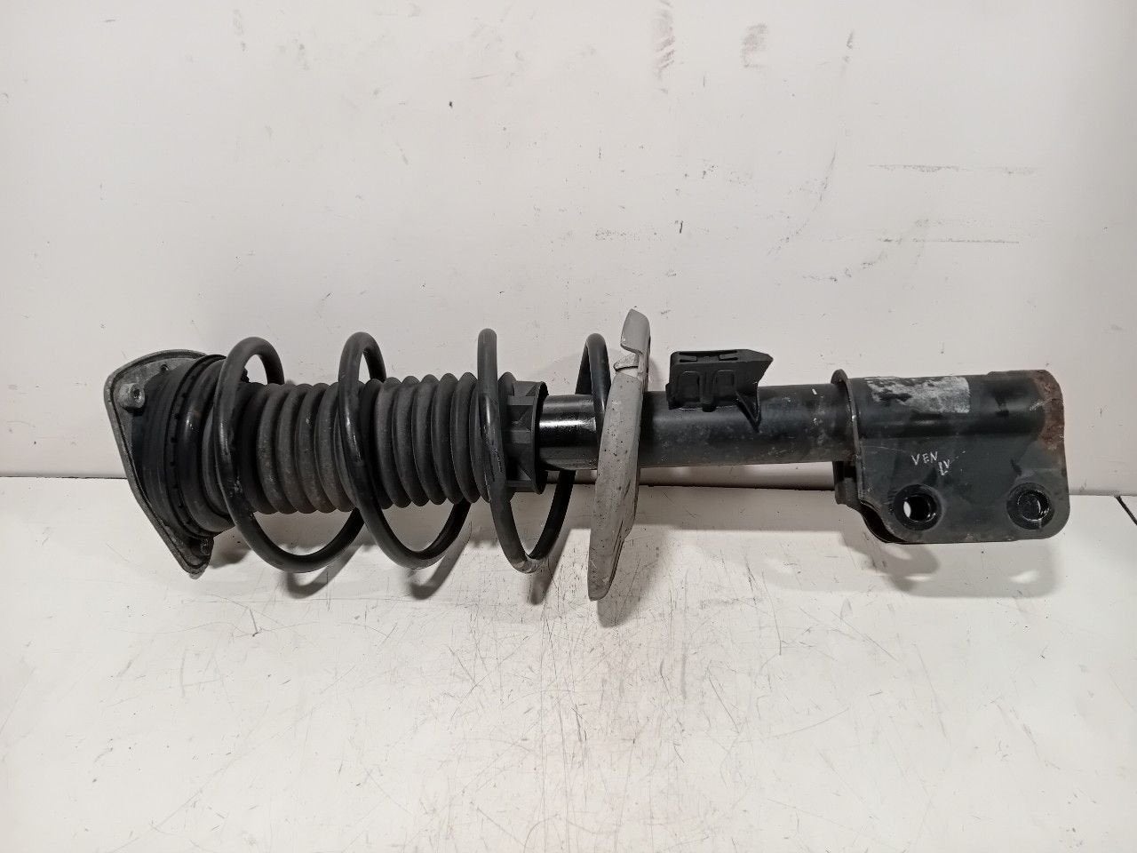 Veerpoot links voor Peugeot 308, Onderdelen@venauto.nl, Van der Ven Autorecycling B.V., Gebruikt, Ettenseweg 76, 4706 PB Roosendaal, The Netherlands