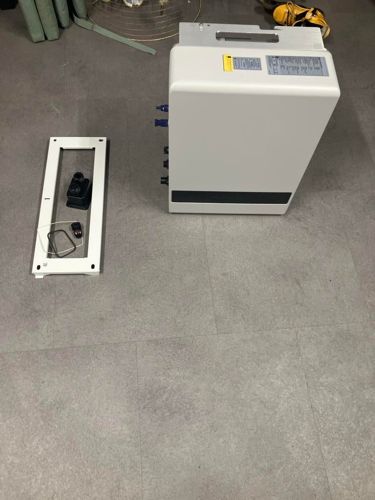 Zonneplan Thuisbatterij Omvormer - Zo goed als nieuw, Ophalen, 30 tot 80 cm, Overige typen, Minder dan 60 cm