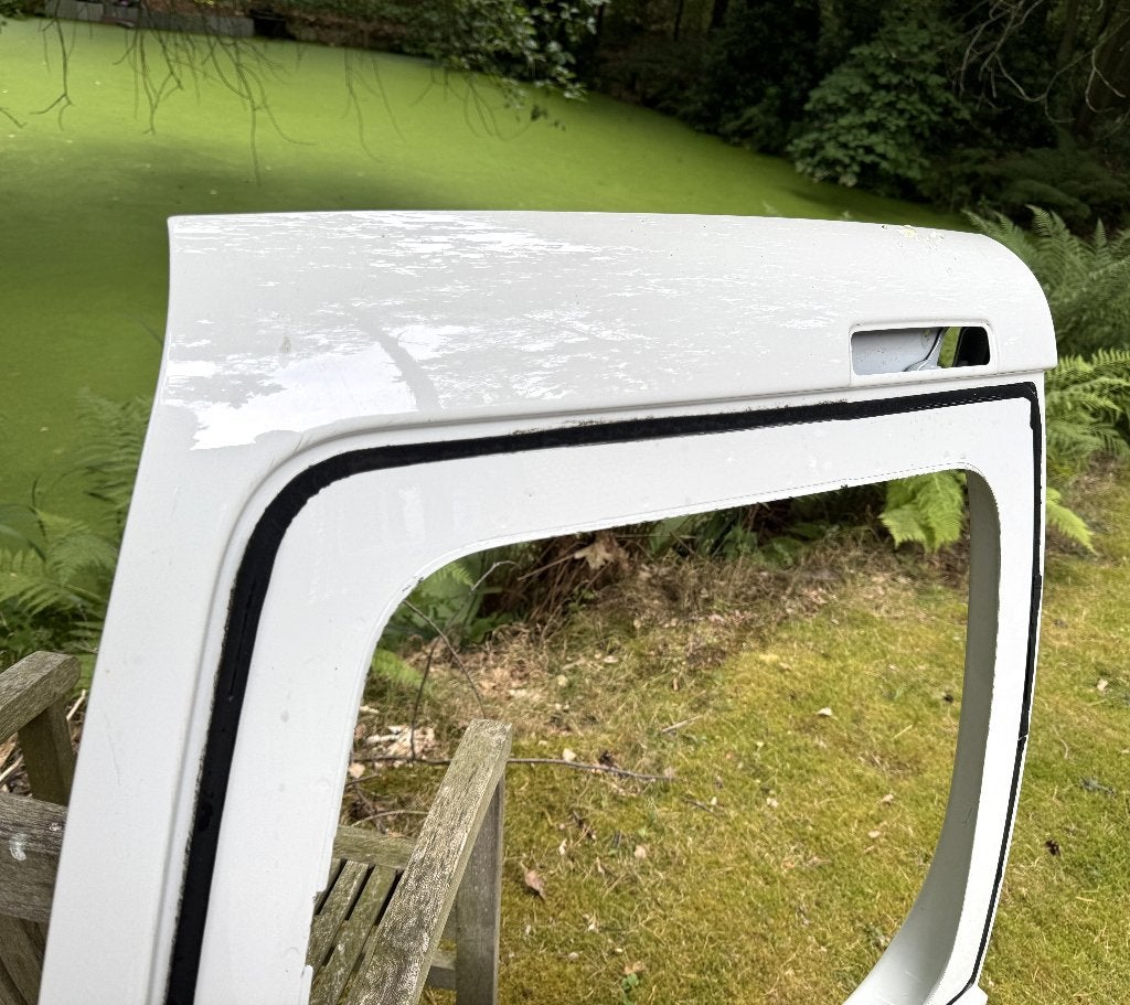 Linker achterdeur Caddy III 2003-2020 met deuk. Kleur LB9A., Ophalen, Gebruikt, Achter, Volkswagen