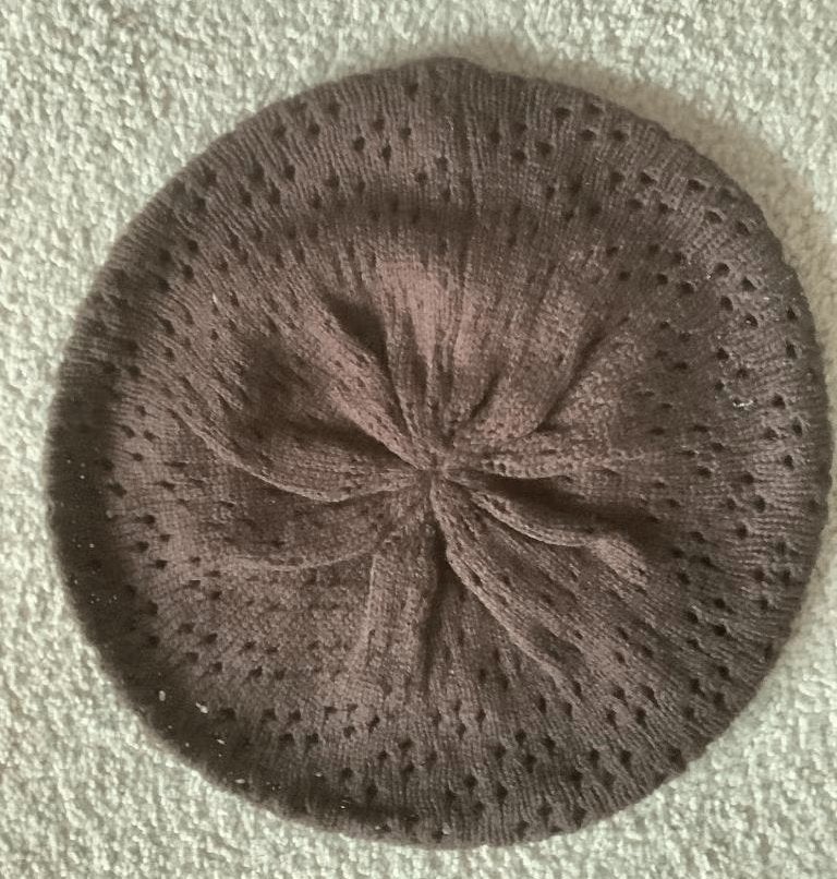 Bruine baret, pofpet, muts open werkje; ONGEBRUIKT, NIEUW, Ophalen of Verzenden, Nieuw, Muts