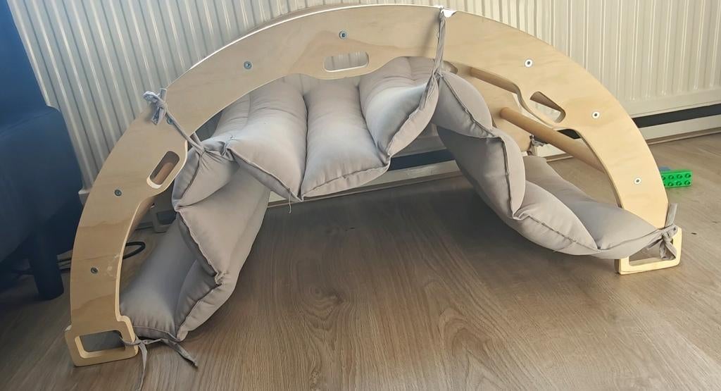 Klimboog met kussen / wobble / hout speeltoestel, Ophalen, Zo goed als nieuw, Jongen of Meisje