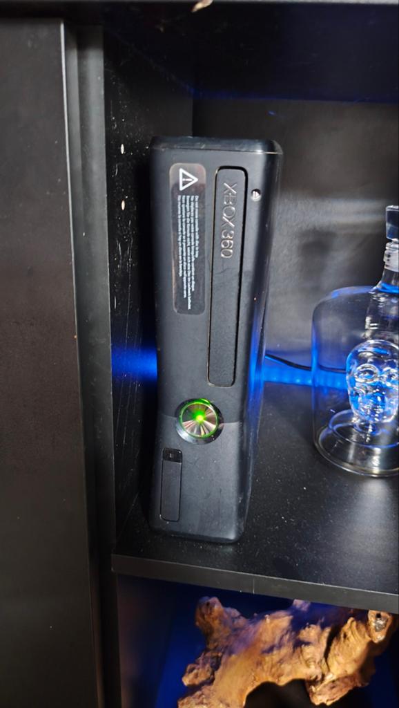 Xbox 360 250gb veel games en accesoires+ extra HD, Spelcomputers en Games, Spelcomputers | Xbox 360, Ophalen, Zo goed als nieuw