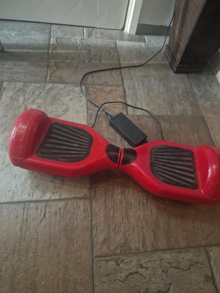 Rode Hoverboard met Oplader - defect, Ophalen of Verzenden, Zo goed als nieuw, Elektrische step (E-scooter), Onbekend