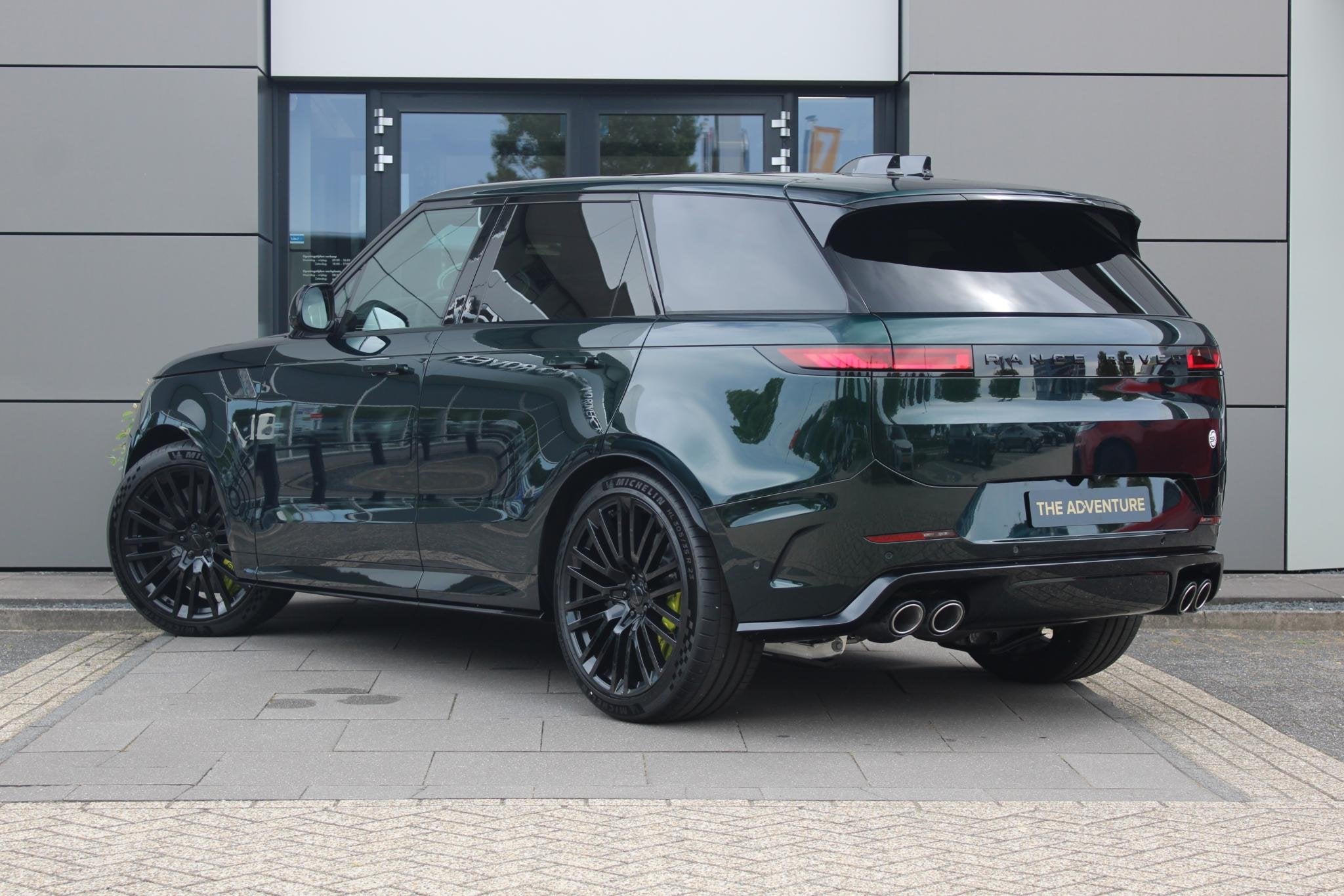 Land Rover Range Rover Sport 4.4 P635 SV Carbon | Ceramic-Br, Auto's, Automaat, Stof, Met garantie (alle), 4395 cc