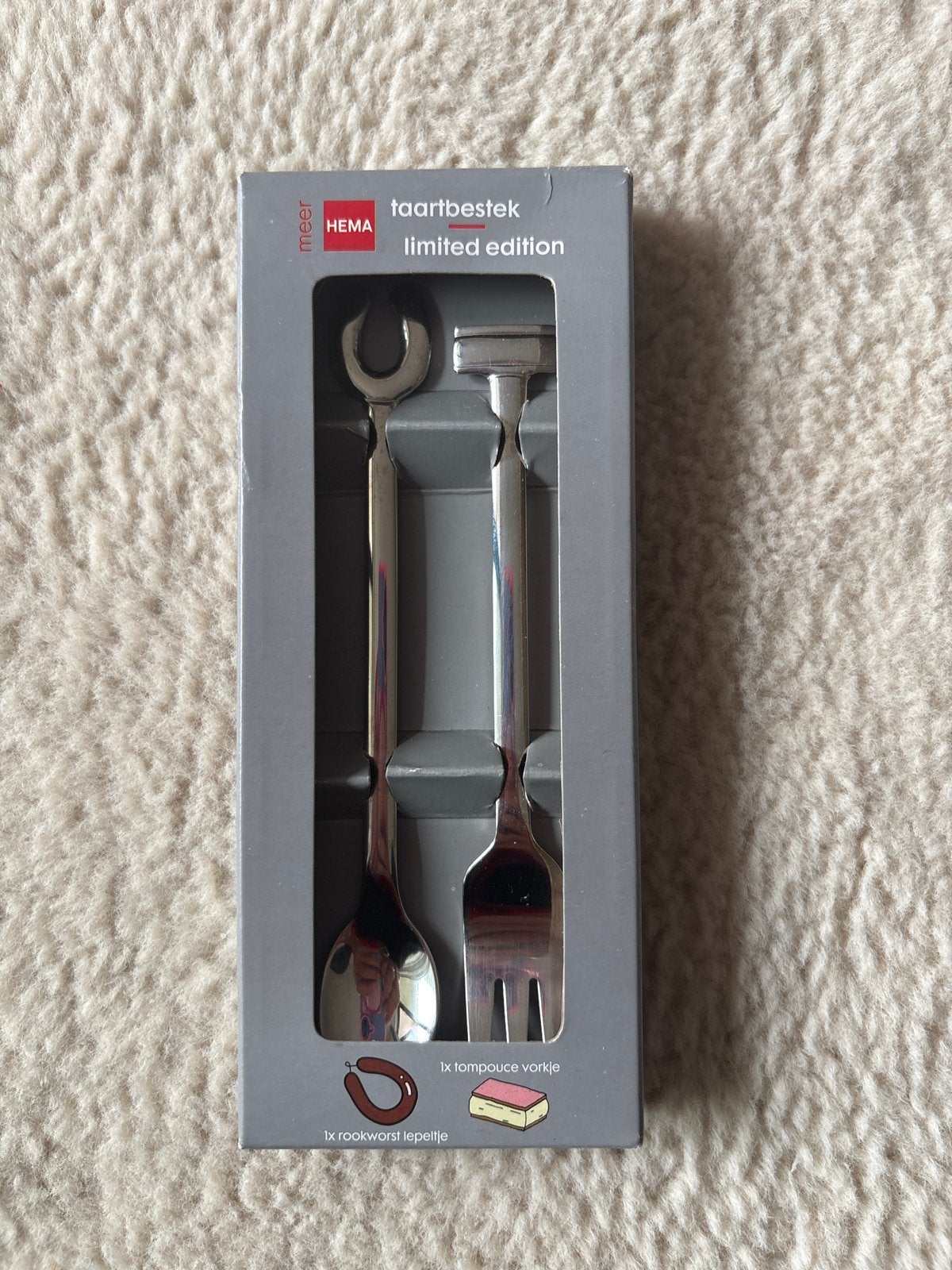 HEMA Limited Edition Taartbestek: Rookworst Lepeltje & Tompo, Gebaksvork, Los bestek, Ophalen of Verzenden, Zo goed als nieuw