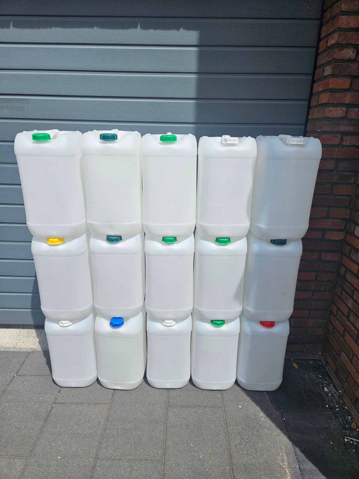 10 x 25 liter sterkte kunststof jerrycan un gekeurd, Ophalen