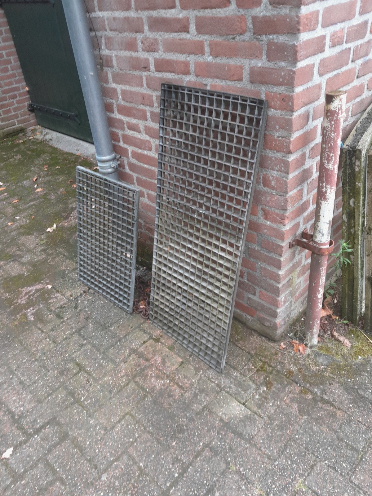 Metalen roosters (2 stuks), Ophalen of Verzenden, Gebruikt, IJzer