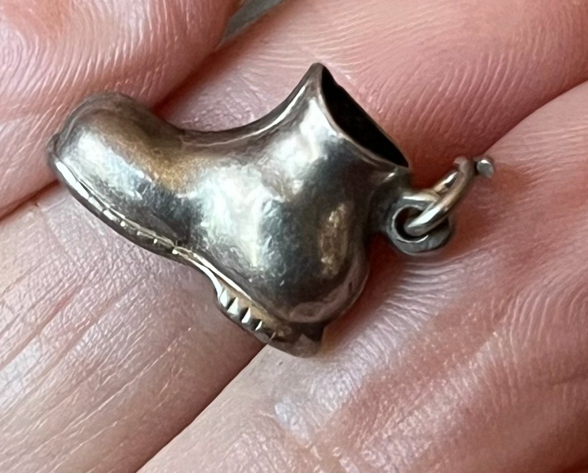 Zilveren Bedeltje/ Hangertje Zilvergehalte 835 Zwaardje, Ophalen of Verzenden, Zilver, Hanger