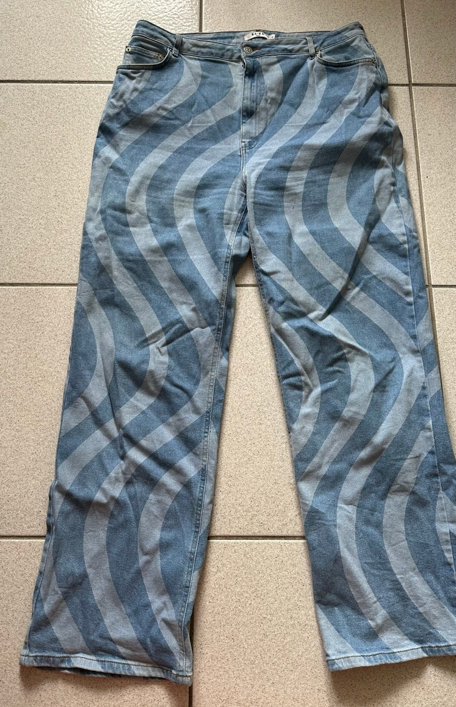 NA-KD Jeans Maat 48 met Uniek Golvend Patroon, Kleding | Dames, Blauw, Maat 46/48 (XL) of groter, Ophalen of Verzenden, Zo goed als nieuw