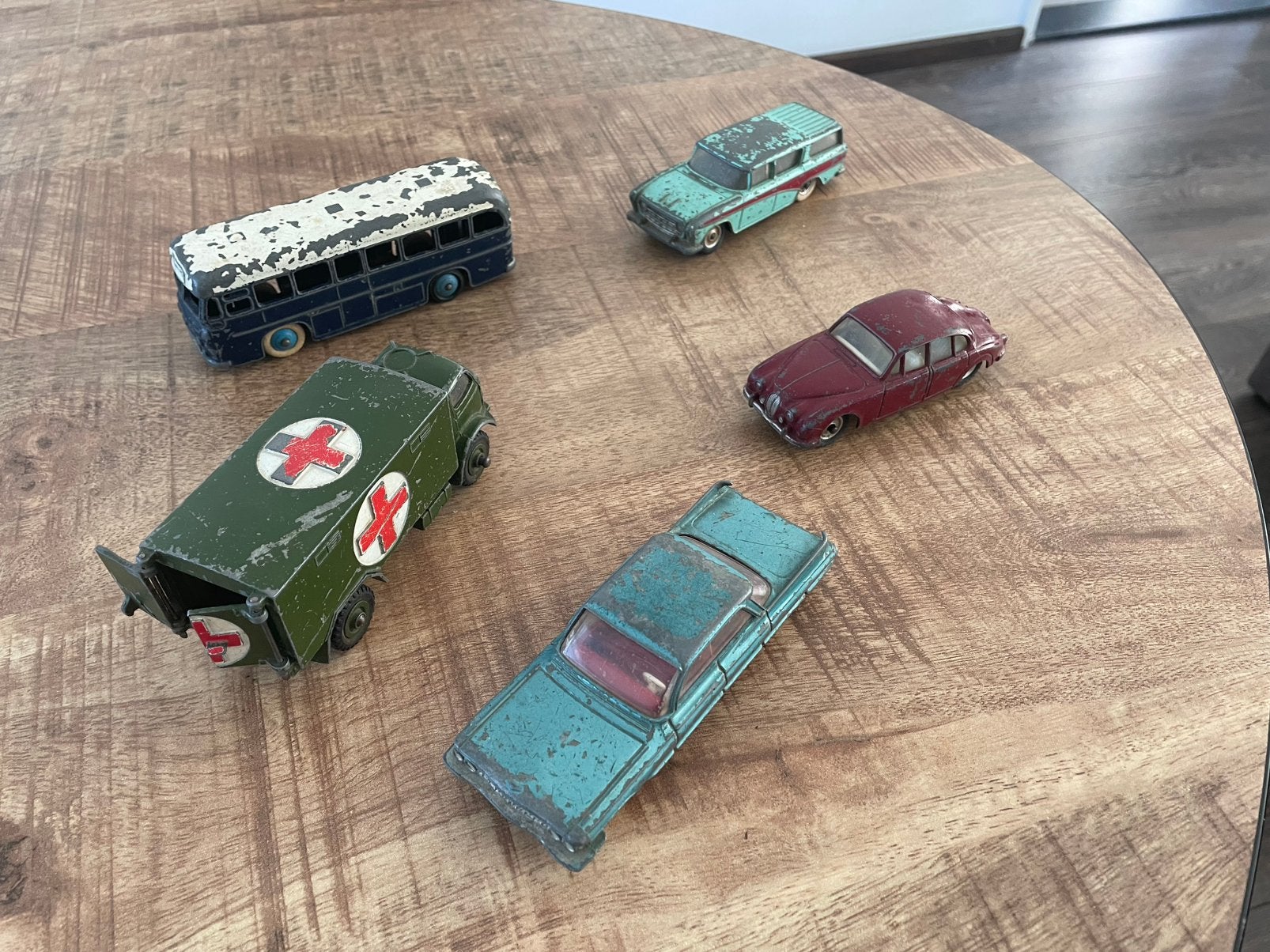 5 vintage dinky toys, Hobby en Vrije tijd, Modelauto's | 1:87, Ophalen of Verzenden, Zo goed als nieuw, Bus of Vrachtwagen, Overige merken