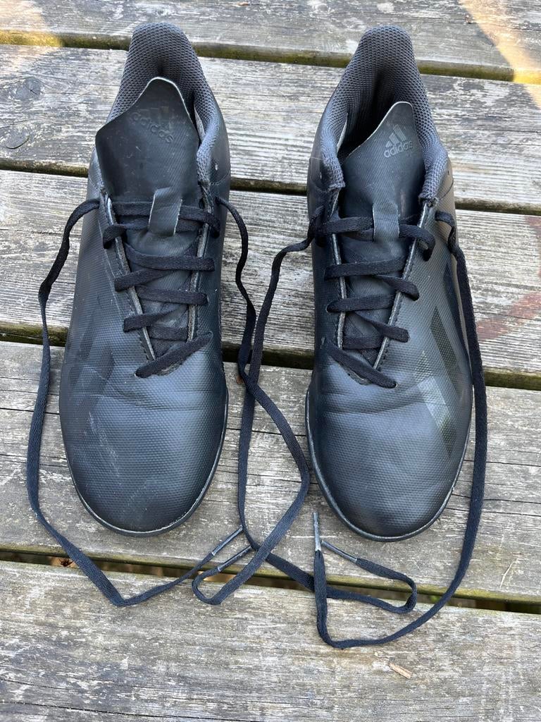 Adidas voetbalschoenen zwart - Maat 38, Sport en Fitness, Voetbal, Ophalen of Verzenden, Zo goed als nieuw, Schoenen