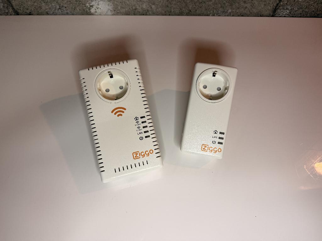 Ziggo Powerline set PG‑9072LG‑ZG + PG‑9073LG‑ZG, Ophalen of Verzenden, Gebruikt, Ziggo