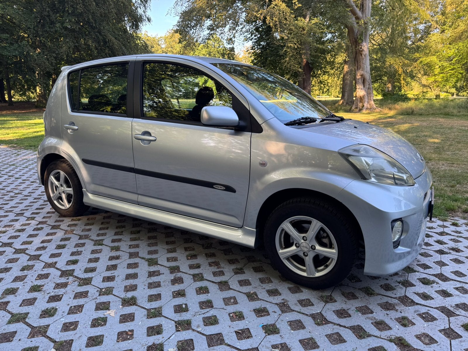 Daihatsu Sirion 2 1.3 Sport AUTOMAAT / allseason / trekhaak, Auto's, Daihatsu, Stof, 4 cilinders, 930 kg, 1000 kg