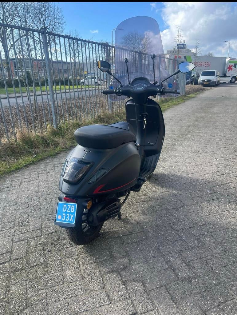 Vespa Sprint - 2020 Mat Zwart – Lage KM, Fietsen en Brommers, Scooters | Vespa, Ophalen, Zo goed als nieuw, Benzine, 50 cc