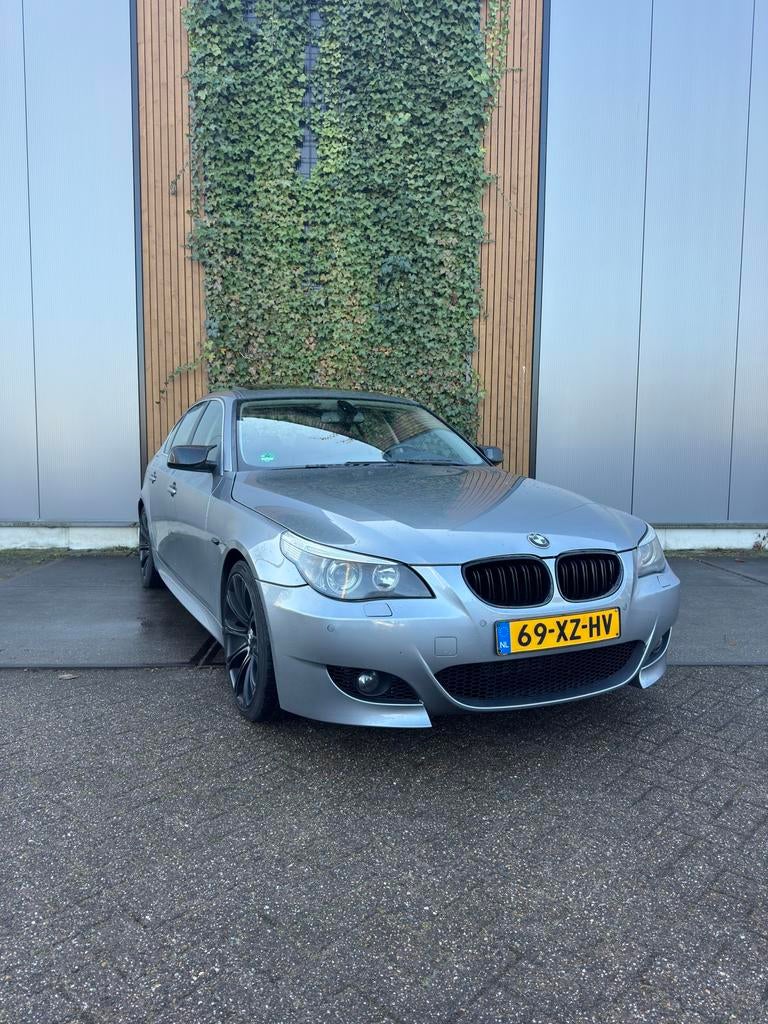 BMW 5-Serie 3.0 D 530 AUT 2006 Grijs M-pakket tekoop!!!, Auto's, Achterwielaandrijving, 2993 cc, Diesel, 1565 kg