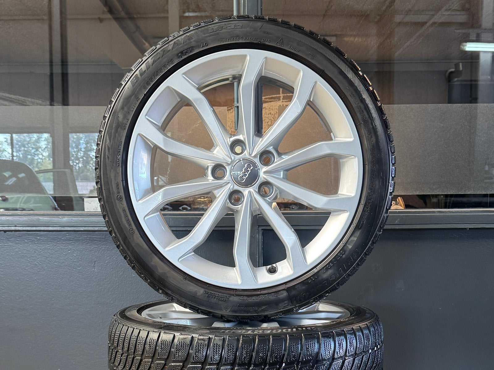Audi A4 18 inch S-Line velgen winterbanden 225/45/18, Ophalen, 18 inch, Gebruikt, Banden en Velgen