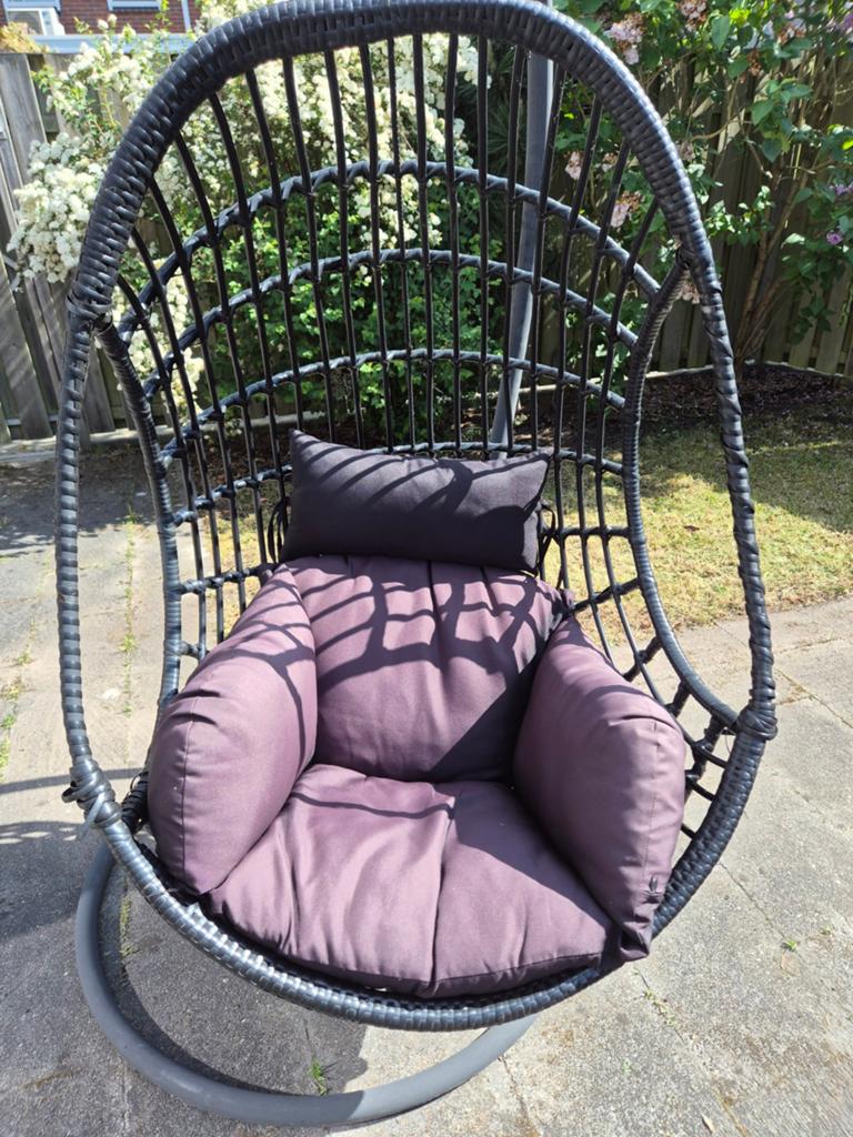 Hangstoel met kussen - 195 cm hoog, 105 cm diameter, Ophalen, Gebruikt, Wicker