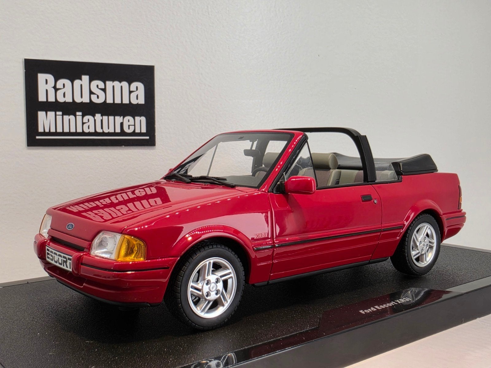 Ford escort XR3i Cabriolet - Rood - 1:18 Ottomobile, OttOMobile, Auto, Nieuw, Ophalen of Verzenden