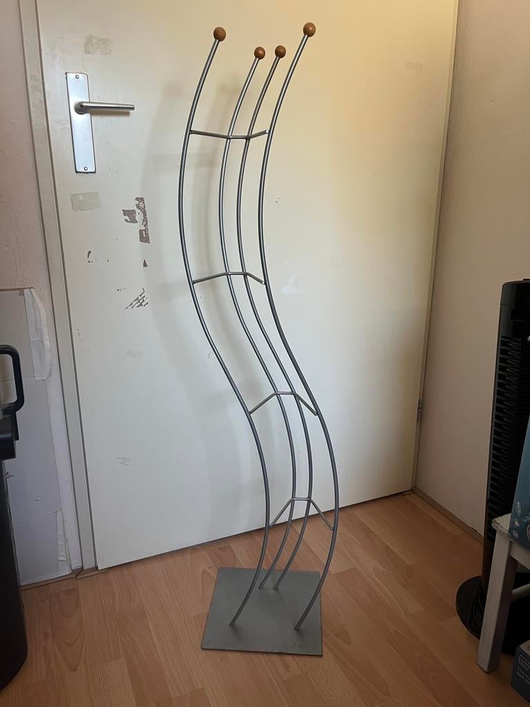 Stijlvol metalen cd rek met houten details, Ophalen, Zo goed als nieuw, Metaal, Cd's