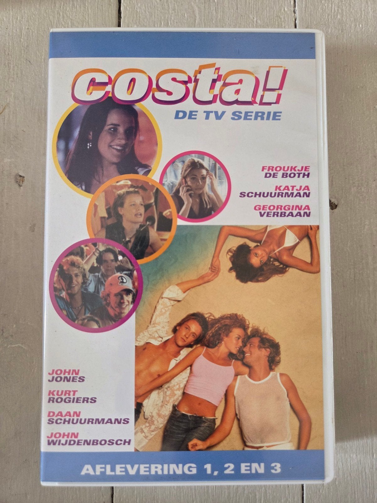 costa! de tv serie aflevering 1, 2 en 3 videoband, Alle leeftijden, Ophalen of Verzenden, Gebruikt, Tv-serie of Tv-programma