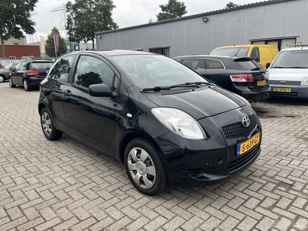 Toyota Yaris 1.3 VVTi Terra| Motor Defect! (bj 2006), Auto's, Zwart, 4 cilinders, Zwart, Bedrijf
