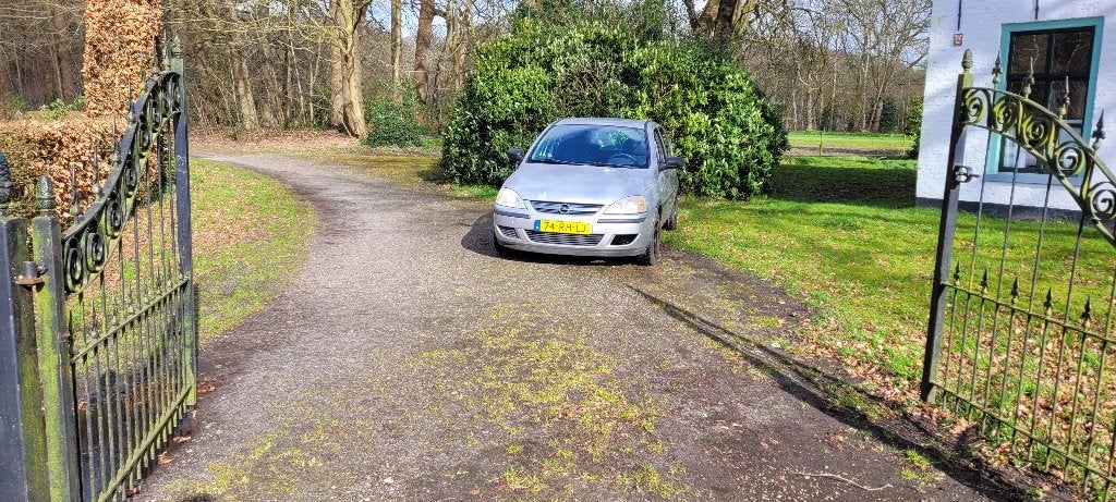 3 x Opel Corsa 1.4 I bouwjaar 2002/2003/2005-apk-inruil mog!, Auto's, Voorwielaandrijving, Stof, 40 €/maand, Zwart