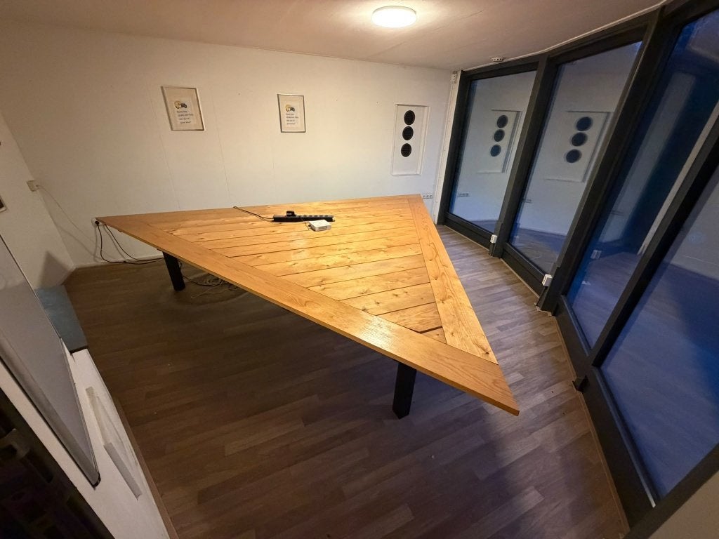 grote stevige, moderne driehoek tafel voor bijv kantine/keet, Ophalen, Gebruikt, 200 cm of meer, Vijf personen of meer