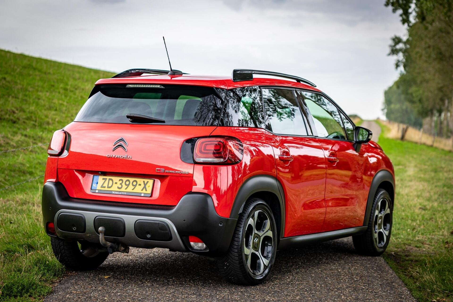 Citroen C3 Aircross 1.2 PureTech S&S Shine |Nap |Dist vv!, Voorwielaandrijving, 840 kg, Gebruikt, Euro 6